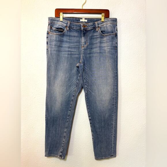 Eileen Fisher Lighter Wash High Rise Tapered Straight Leg Jeans 14 - Picture 1 of 3
